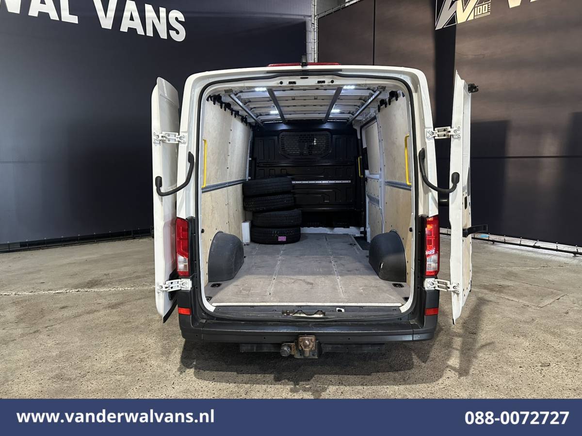 Volkswagen Crafter Volkswagen Crafter 2.0 TDI L3H2 L2H1 Euro6 Airco | Camera | Navigatie | Apple Carplay | Stoelverwarming Android Auto, 2500kg Trekhaak, Verwarmde voorruit, Parkeersensoren, Bijrijdersbank