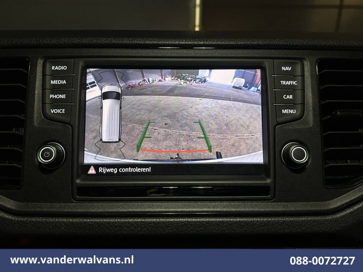 Volkswagen Crafter Volkswagen Crafter 2.0 TDI L3H2 L2H1 Euro6 Airco | Camera | Navigatie | Apple Carplay | Stoelverwarming Android Auto, 2500kg Trekhaak, Verwarmde voorruit, Parkeersensoren, Bijrijdersbank