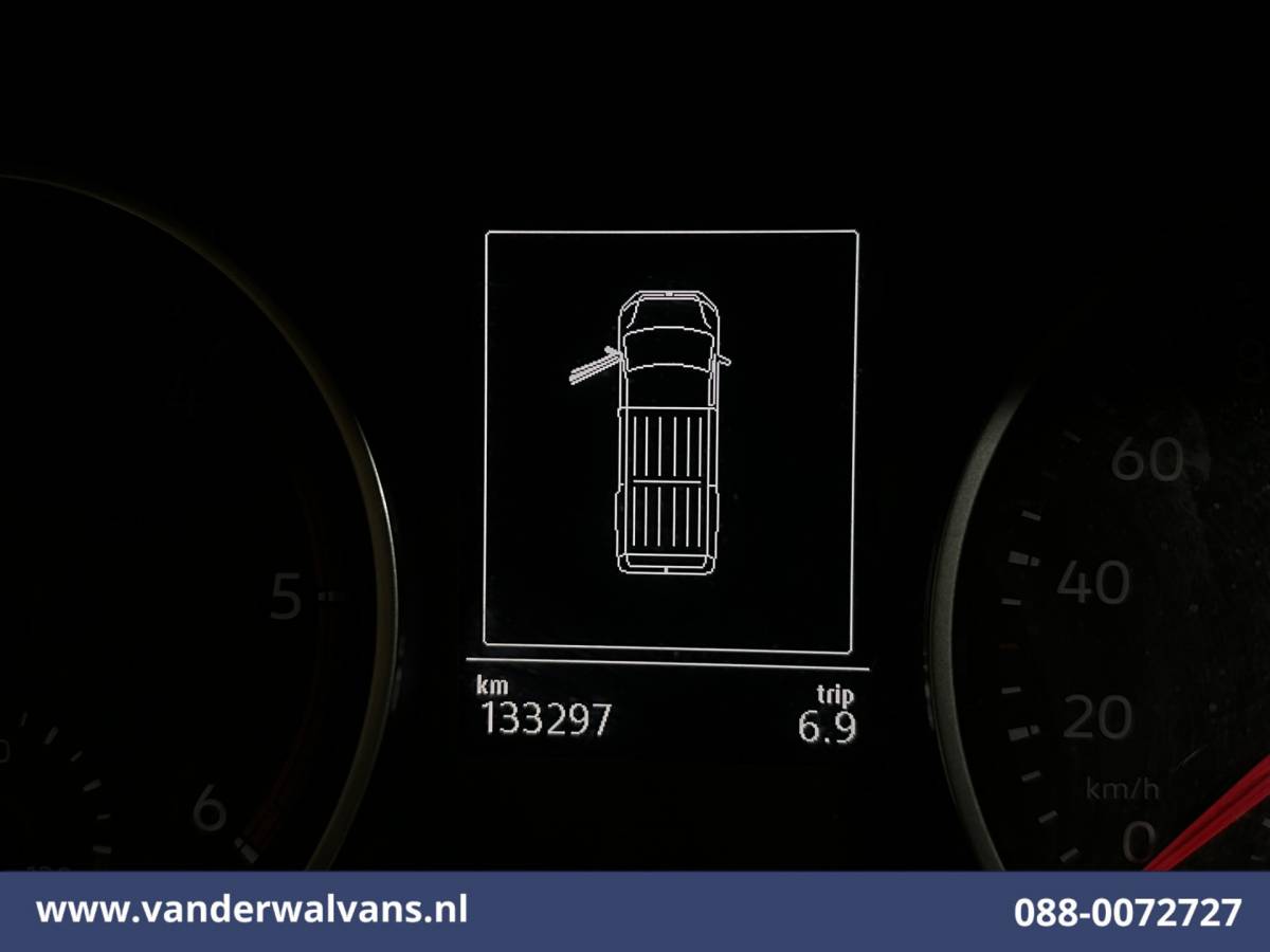 Volkswagen Crafter Volkswagen Crafter 2.0 TDI L3H2 L2H1 Euro6 Airco | Camera | Navigatie | Apple Carplay | Stoelverwarming Android Auto, 2500kg Trekhaak, Verwarmde voorruit, Parkeersensoren, Bijrijdersbank
