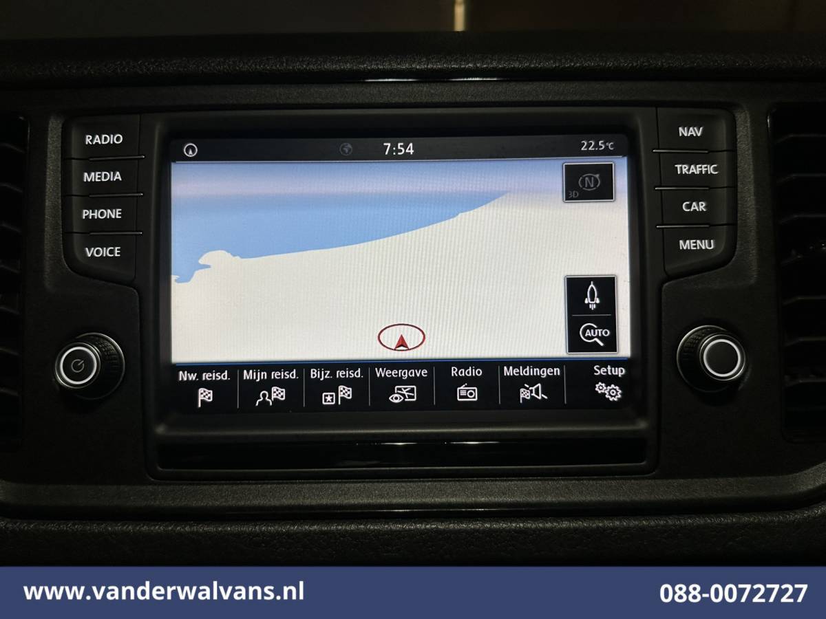 Volkswagen Crafter Volkswagen Crafter 2.0 TDI L3H2 L2H1 Euro6 Airco | Camera | Navigatie | Apple Carplay | Stoelverwarming Android Auto, 2500kg Trekhaak, Verwarmde voorruit, Parkeersensoren, Bijrijdersbank