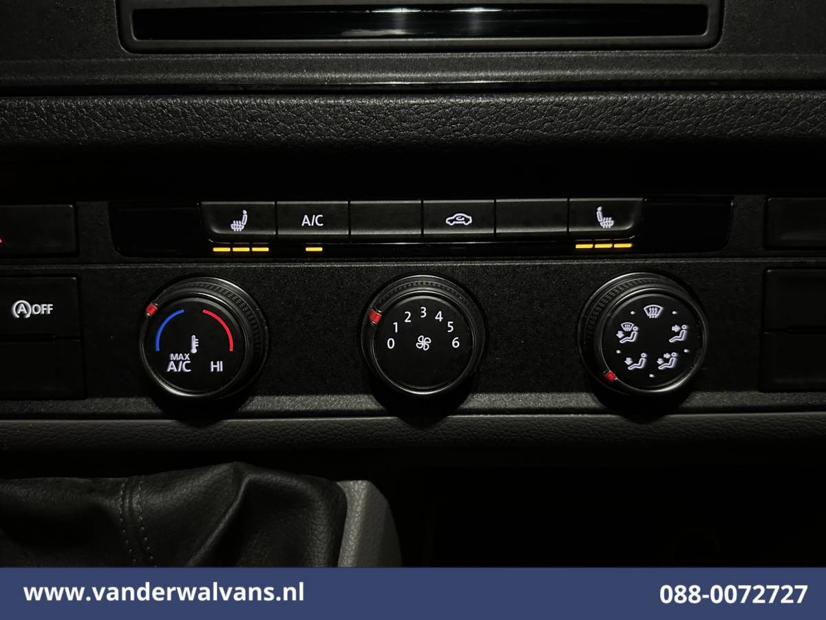 Volkswagen Crafter Volkswagen Crafter 2.0 TDI L3H2 L2H1 Euro6 Airco | Camera | Navigatie | Apple Carplay | Stoelverwarming Android Auto, 2500kg Trekhaak, Verwarmde voorruit, Parkeersensoren, Bijrijdersbank