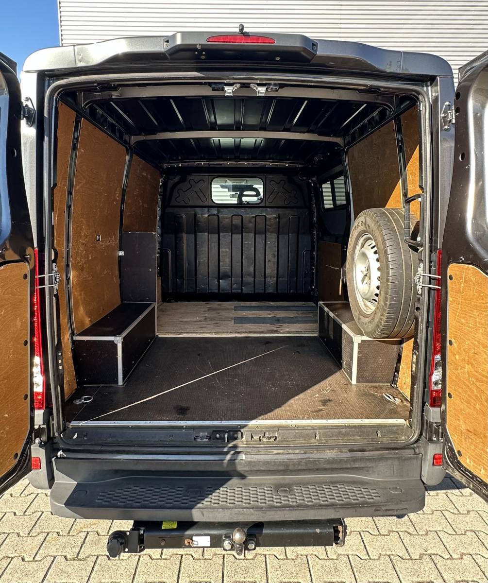 Iveco Daily Iveco Daily 35S14V 2.3 L1H1 3500kg trekgewicht automaat MARGE