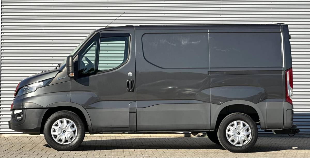 Iveco Daily Iveco Daily 35S14V 2.3 L1H1 3500kg trekgewicht automaat MARGE