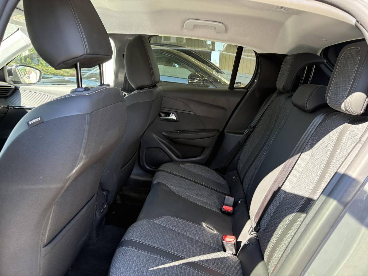 Peugeot 208 Peugeot 208 1.2T 100pk Allure | 2025 | Parkeersensoren | Cruise Control | Privacy Glass | Draadloos Apple Carplay/Android Auto