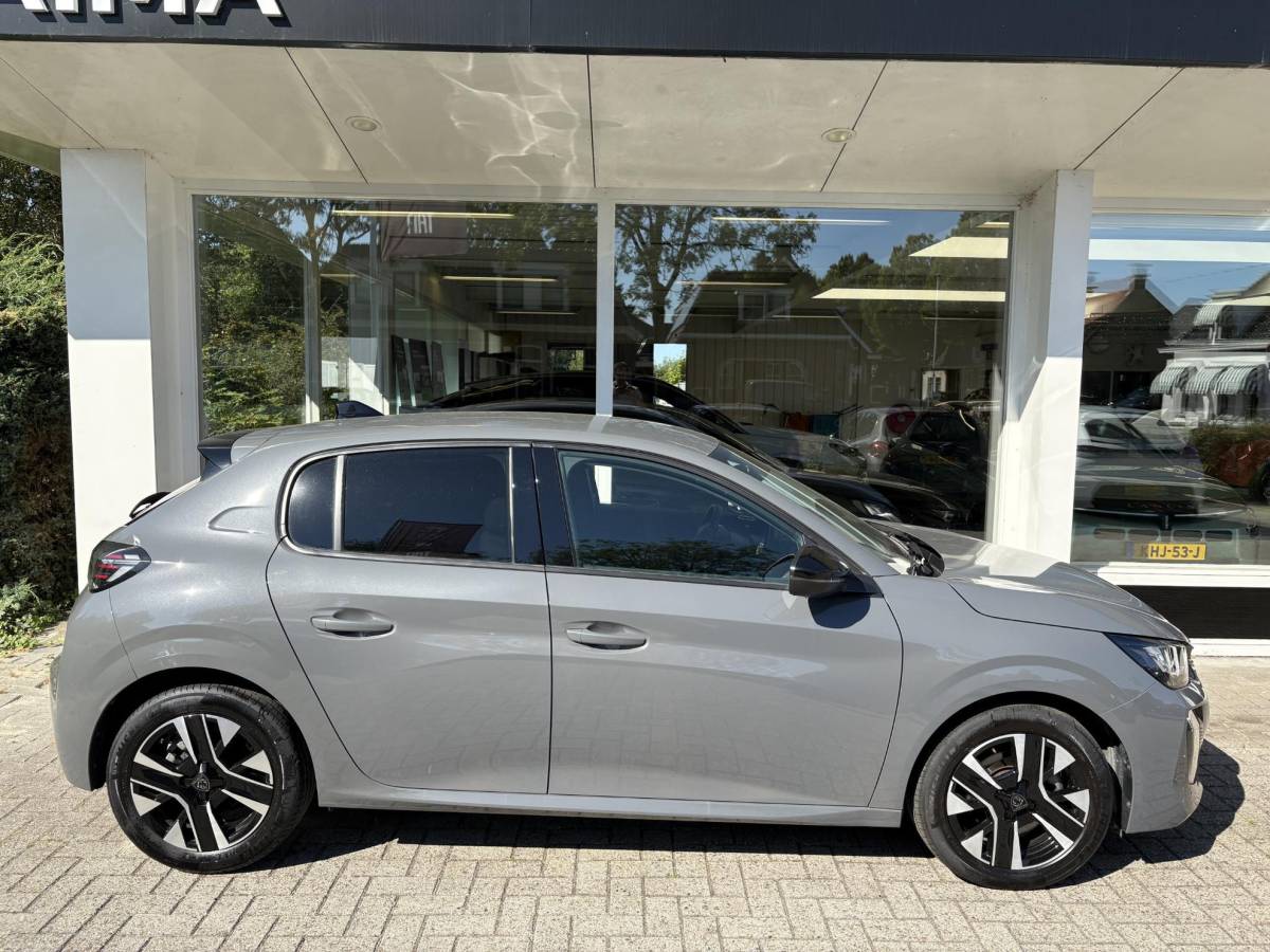 Peugeot 208 Peugeot 208 1.2T 100pk Allure | 2025 | Parkeersensoren | Cruise Control | Privacy Glass | Draadloos Apple Carplay/Android Auto