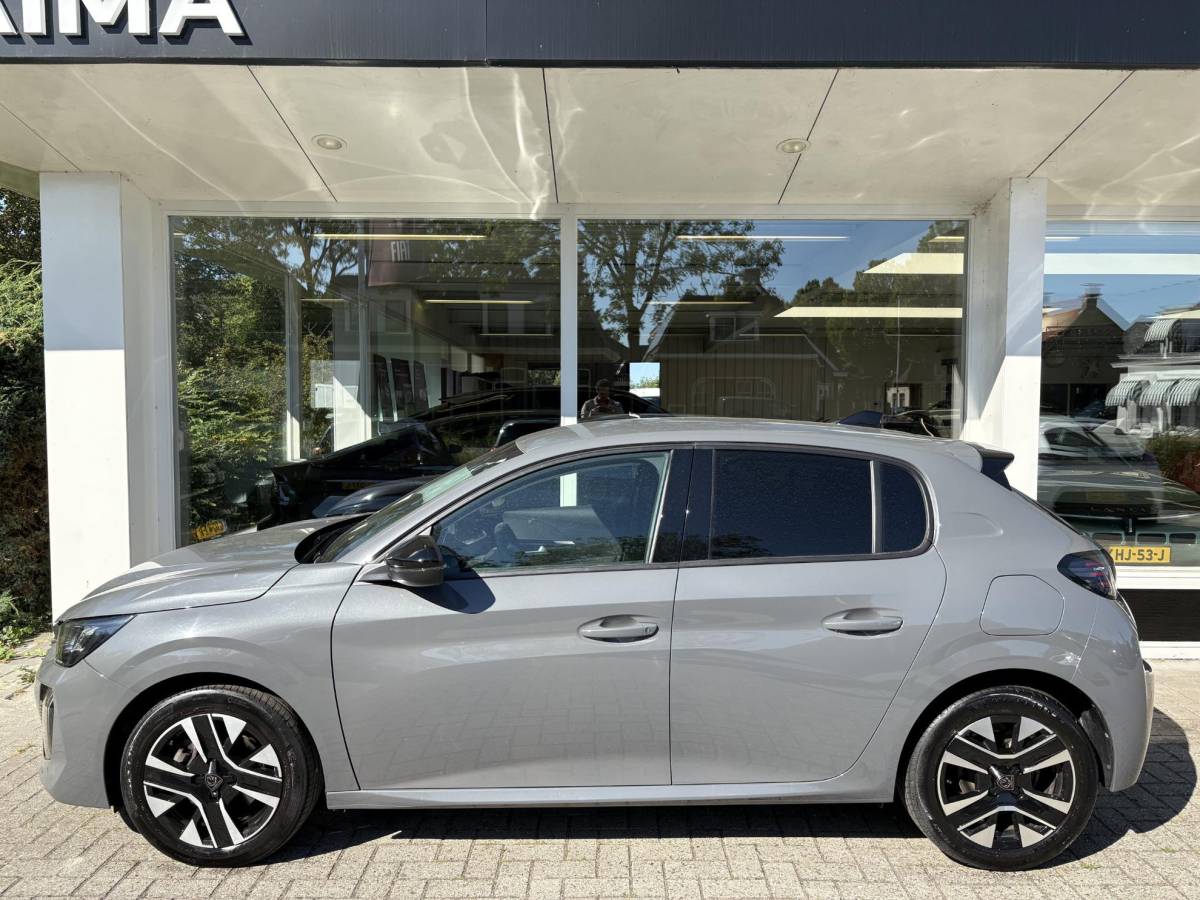 Peugeot 208 Peugeot 208 1.2T 100pk Allure | 2025 | Parkeersensoren | Cruise Control | Privacy Glass | Draadloos Apple Carplay/Android Auto