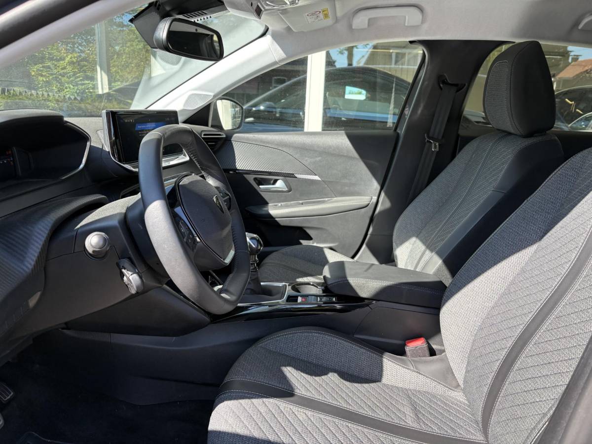 Peugeot 208 Peugeot 208 1.2T 100pk Allure | 2025 | Parkeersensoren | Cruise Control | Privacy Glass | Draadloos Apple Carplay/Android Auto