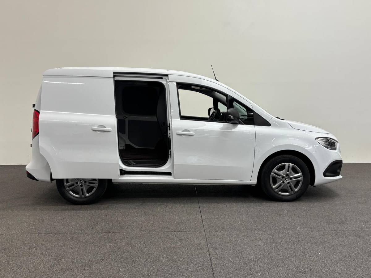 Mercedes-Benz Citan Mercedes-Benz Citan 110 CDI Pro Airco Cruise control Achteruitrijcamera Verwarmde stoel Trekhaak Parkeersensor achter Apple Carplay/ Android Auto