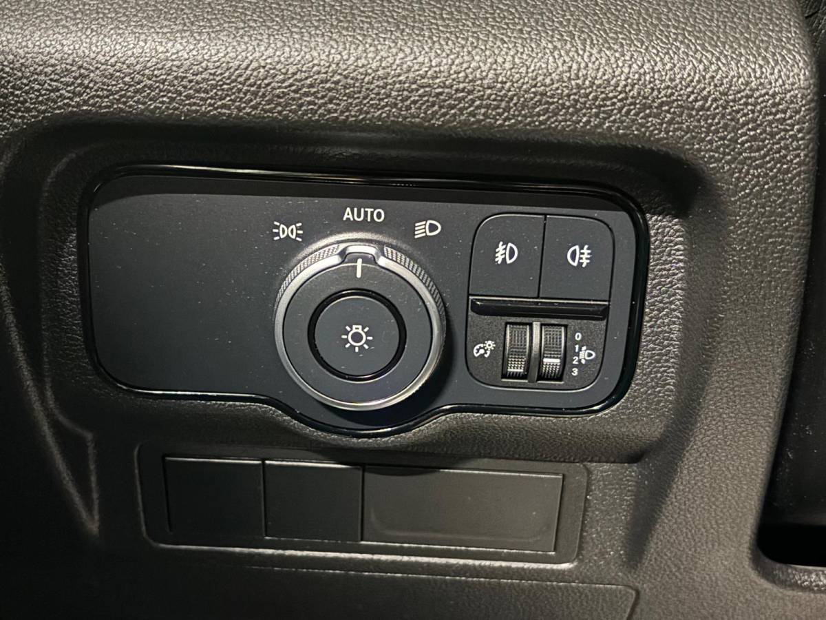 Mercedes-Benz Citan Mercedes-Benz Citan 110 CDI Pro Airco Cruise control Achteruitrijcamera Verwarmde stoel Trekhaak Parkeersensor achter Apple Carplay/ Android Auto