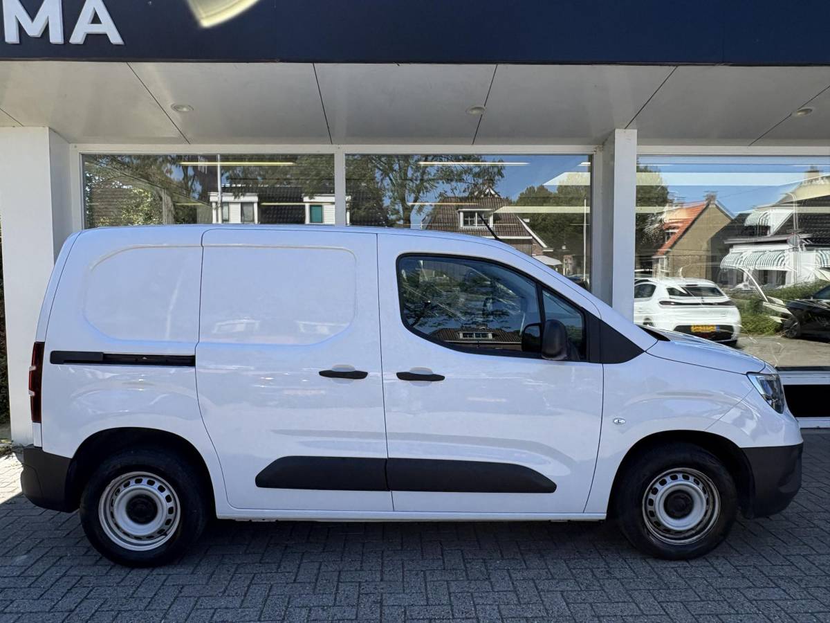 Opel Combo Opel Combo 1.5 BlueHDi 100 S&S L1 | Apple Carplay/Android Auto | Parkeeersensoren | Cruise Control | Zijschuifdeur rechts | Airconditioning