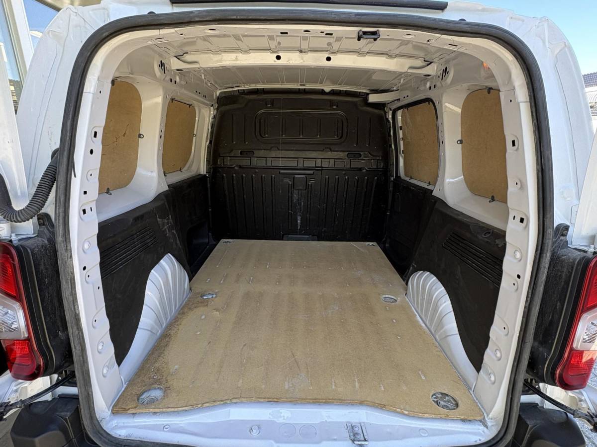 Opel Combo Opel Combo 1.5 BlueHDi 100 S&S L1 | Apple Carplay/Android Auto | Parkeeersensoren | Cruise Control | Zijschuifdeur rechts | Airconditioning