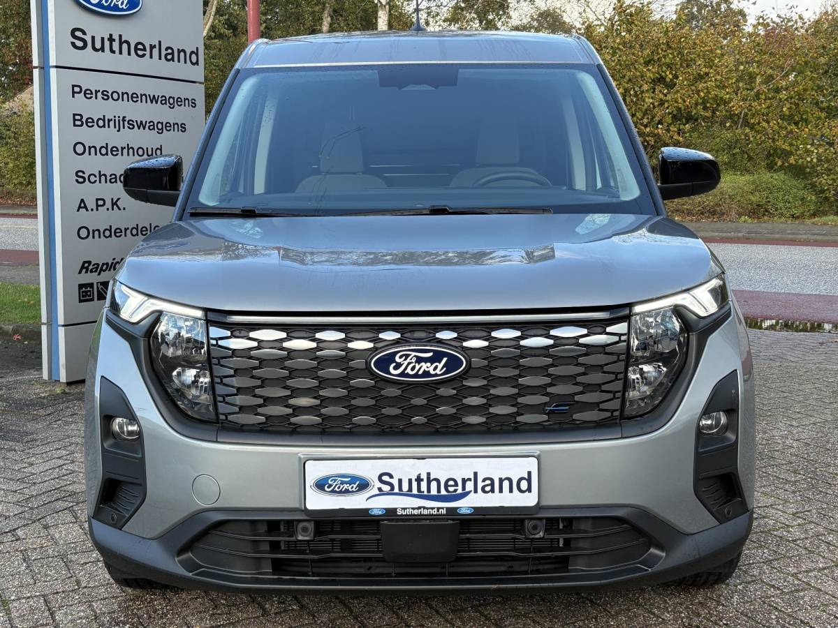 Ford E-Transit Courier Ford E-Transit Courier Limited 46 kWh | 136pk | Adaptive cruise control | Navigatie | Laadvloerbescherming | Trekhaak | LED Laadruimteverlichting