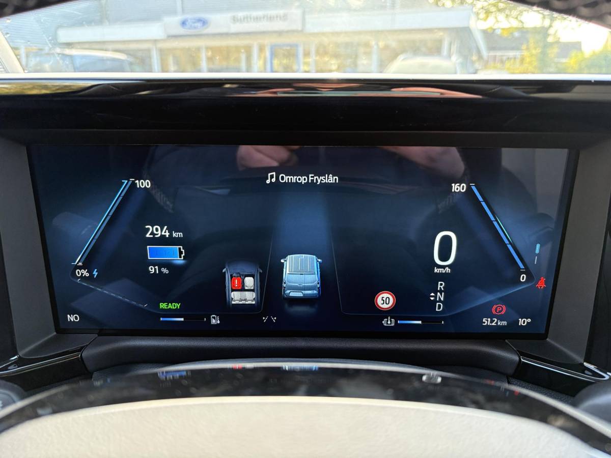 Ford E-Transit Courier Ford E-Transit Courier Limited 46 kWh | 136pk | Adaptive cruise control | Navigatie | Laadvloerbescherming | Trekhaak | LED Laadruimteverlichting