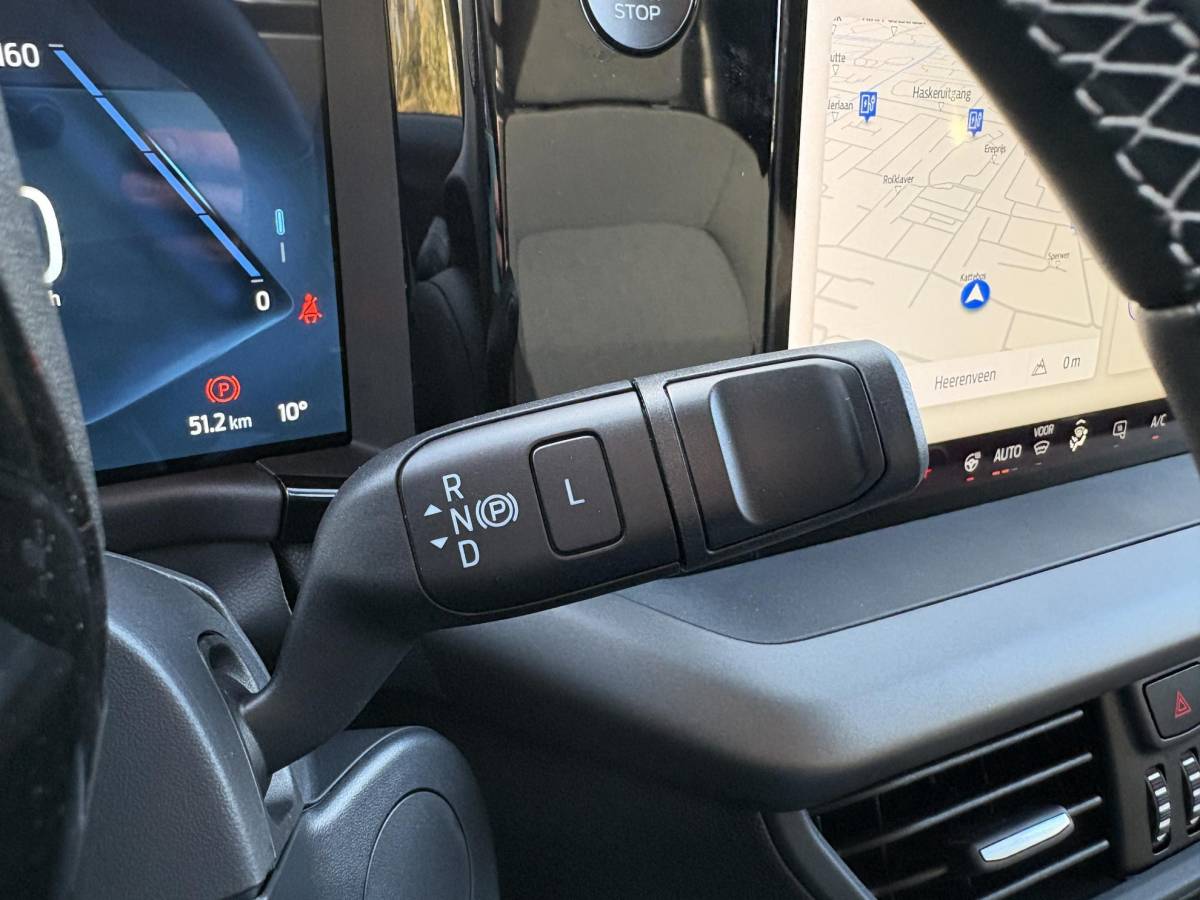 Ford E-Transit Courier Ford E-Transit Courier Limited 46 kWh | 136pk | Adaptive cruise control | Navigatie | Laadvloerbescherming | Trekhaak | LED Laadruimteverlichting