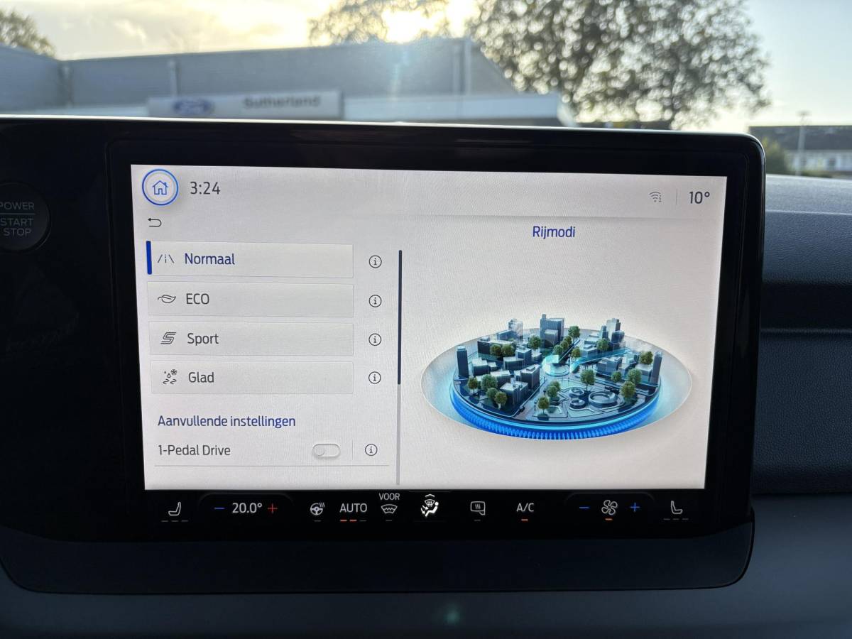 Ford E-Transit Courier Ford E-Transit Courier Limited 46 kWh | 136pk | Adaptive cruise control | Navigatie | Laadvloerbescherming | Trekhaak | LED Laadruimteverlichting