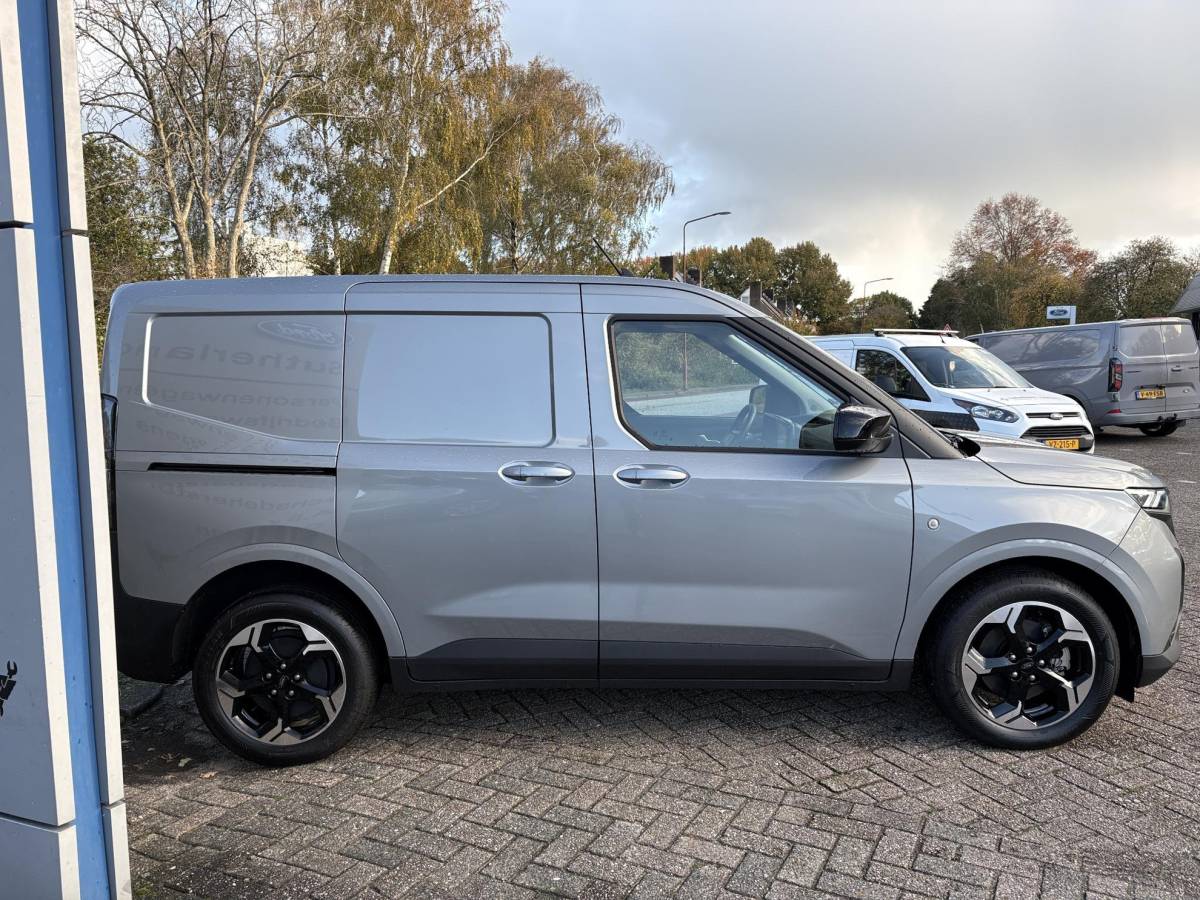Ford E-Transit Courier Ford E-Transit Courier Limited 46 kWh | 136pk | Adaptive cruise control | Navigatie | Laadvloerbescherming | Trekhaak | LED Laadruimteverlichting