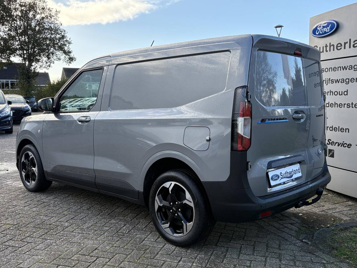 Ford E-Transit Courier Ford E-Transit Courier Limited 46 kWh | 136pk | Adaptive cruise control | Navigatie | Laadvloerbescherming | Trekhaak | LED Laadruimteverlichting