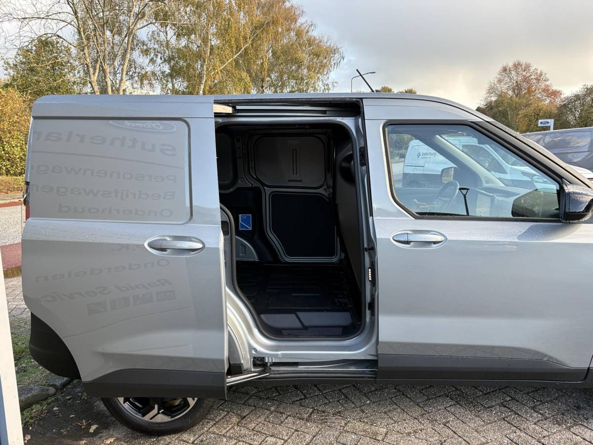Ford E-Transit Courier Ford E-Transit Courier Limited 46 kWh | 136pk | Adaptive cruise control | Navigatie | Laadvloerbescherming | Trekhaak | LED Laadruimteverlichting