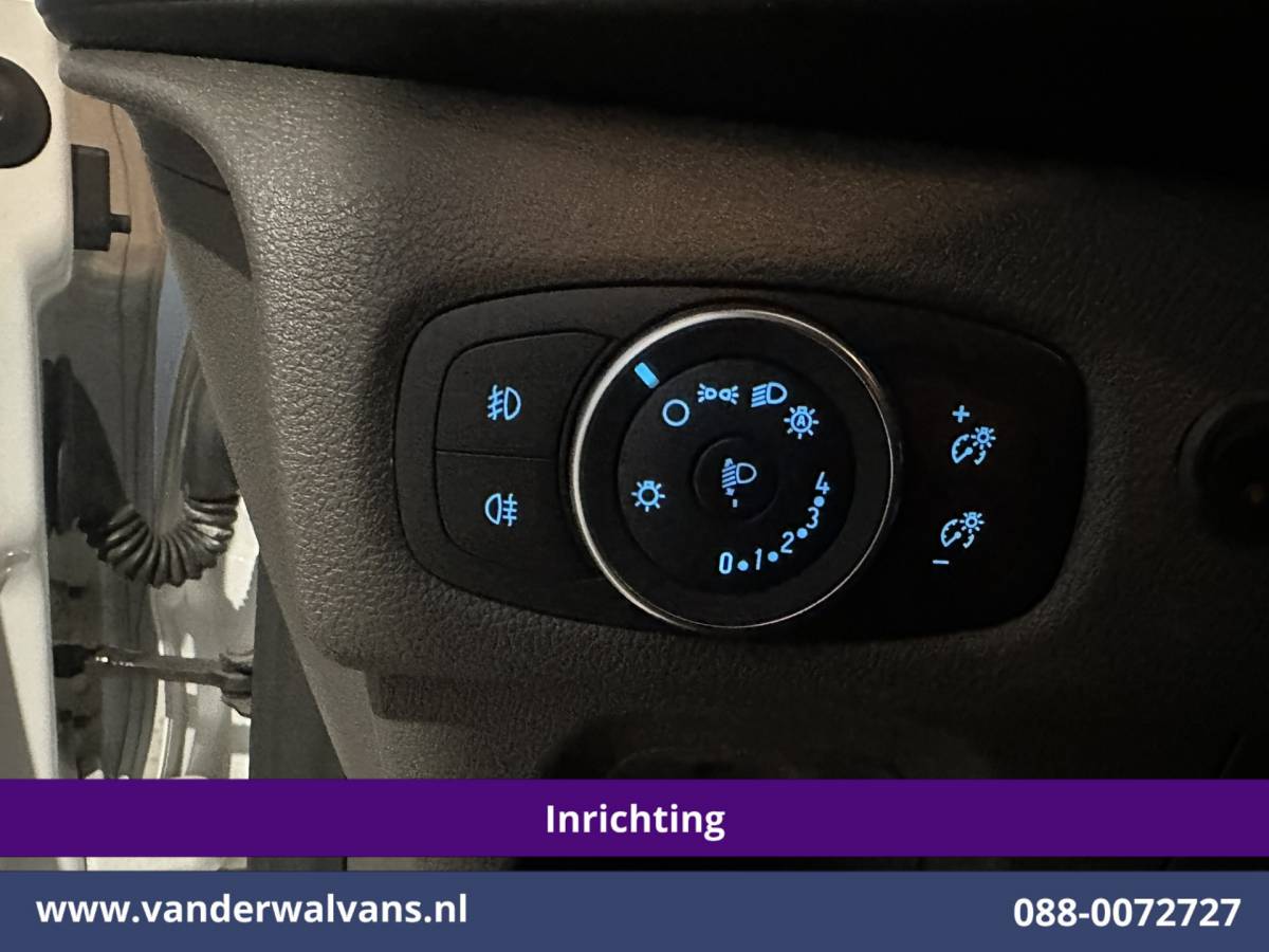 Ford Transit Custom Ford Transit Custom 2.0 TDCI 130pk L2H1 Inrichting Euro6 Airco | Camera | 2800kg Trekhaak | LED | Cruisecontrol Stoelverwarming, Verwarmde voorruit, Parkeersensoren, Achterklep