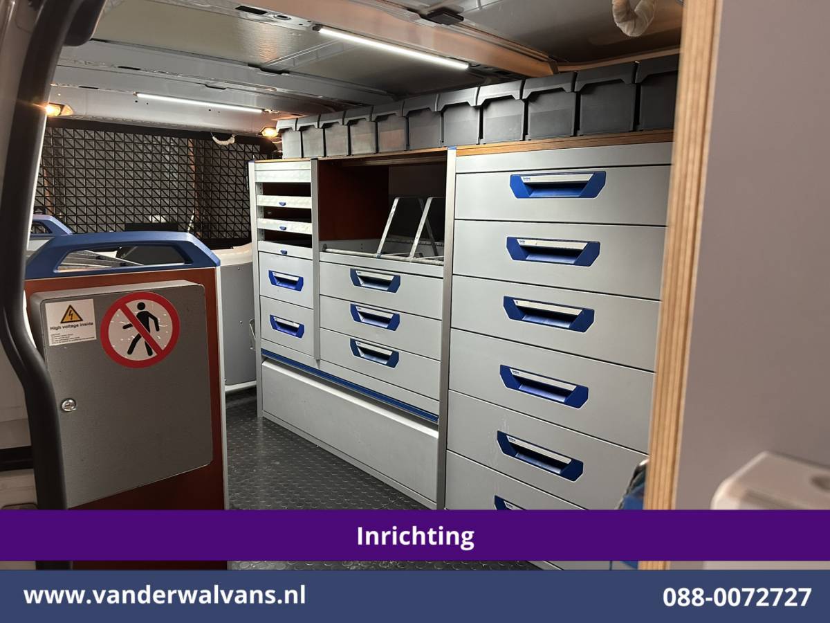 Ford Transit Custom Ford Transit Custom 2.0 TDCI 130pk L2H1 Inrichting Euro6 Airco | Camera | 2800kg Trekhaak | LED | Cruisecontrol Stoelverwarming, Verwarmde voorruit, Parkeersensoren, Achterklep