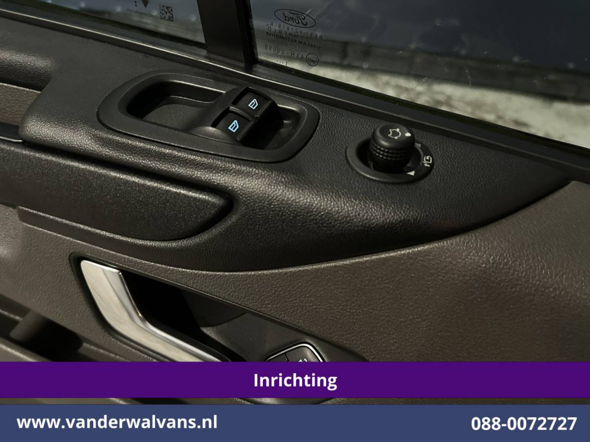 Ford Transit Custom Ford Transit Custom 2.0 TDCI 130pk L2H1 Inrichting Euro6 Airco | Camera | 2800kg Trekhaak | LED | Cruisecontrol Stoelverwarming, Verwarmde voorruit, Parkeersensoren, Achterklep