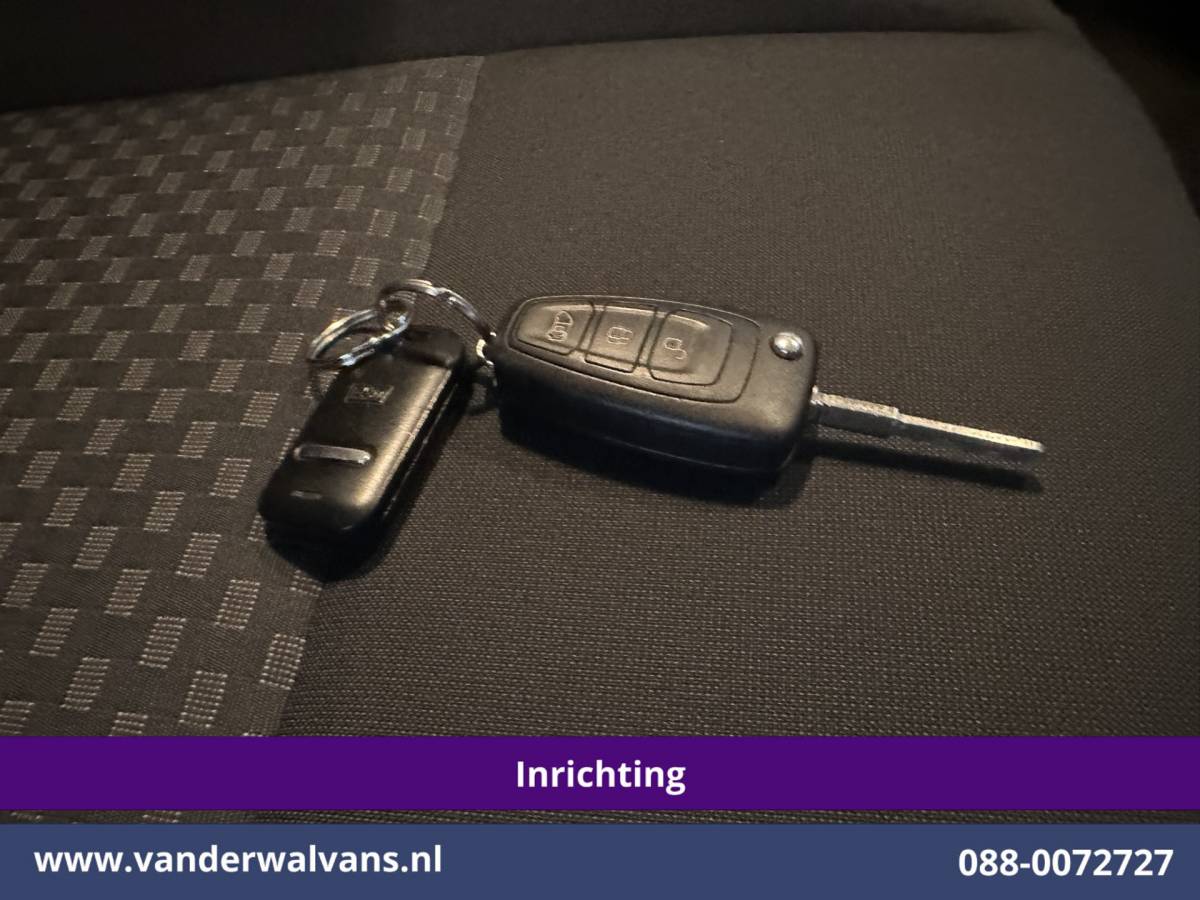 Ford Transit Custom Ford Transit Custom 2.0 TDCI 130pk L2H1 Inrichting Euro6 Airco | Camera | 2800kg Trekhaak | LED | Cruisecontrol Stoelverwarming, Verwarmde voorruit, Parkeersensoren, Achterklep