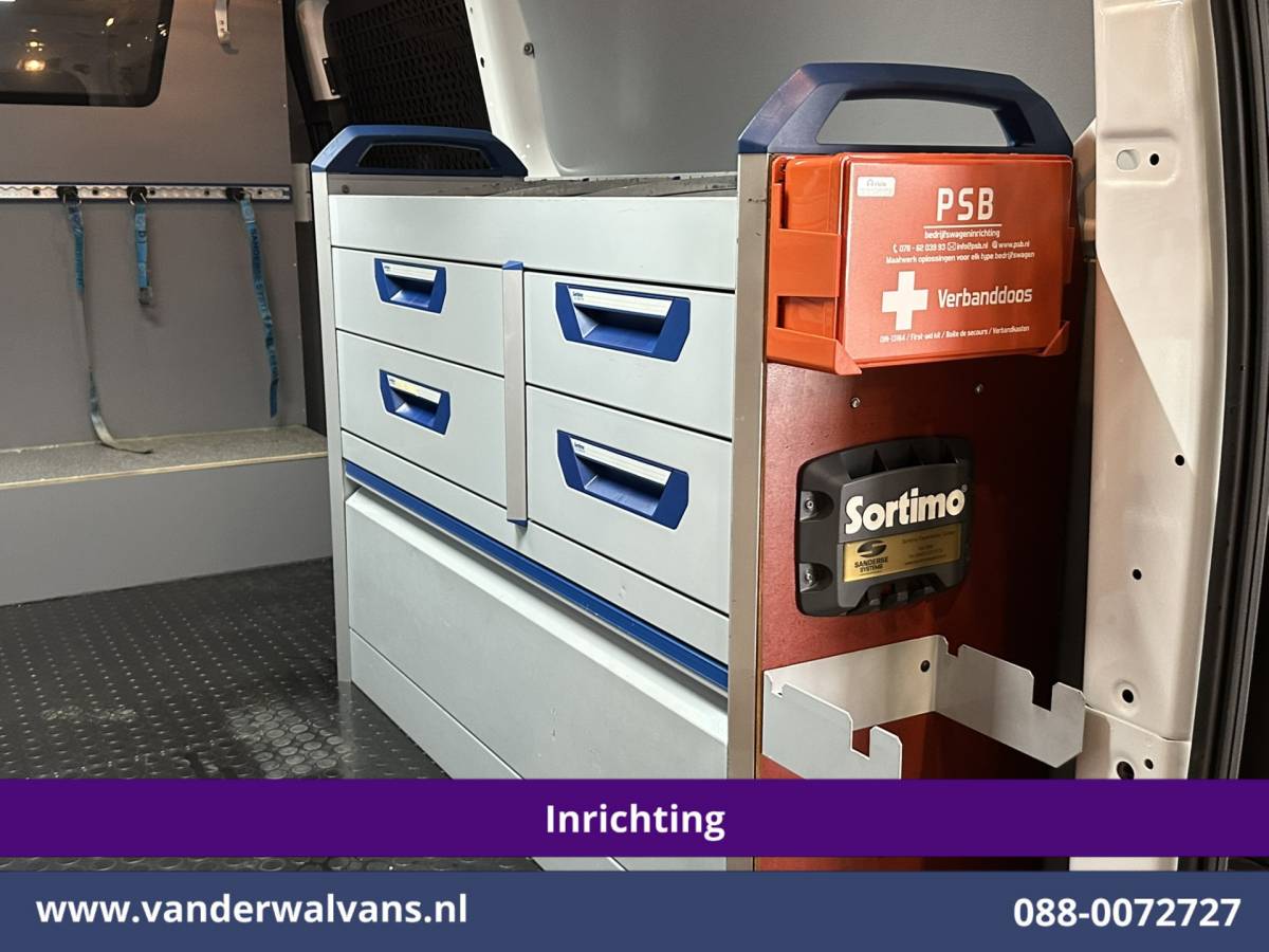 Ford Transit Custom Ford Transit Custom 2.0 TDCI 130pk L2H1 Inrichting Euro6 Airco | Camera | 2800kg Trekhaak | LED | Cruisecontrol Stoelverwarming, Verwarmde voorruit, Parkeersensoren, Achterklep