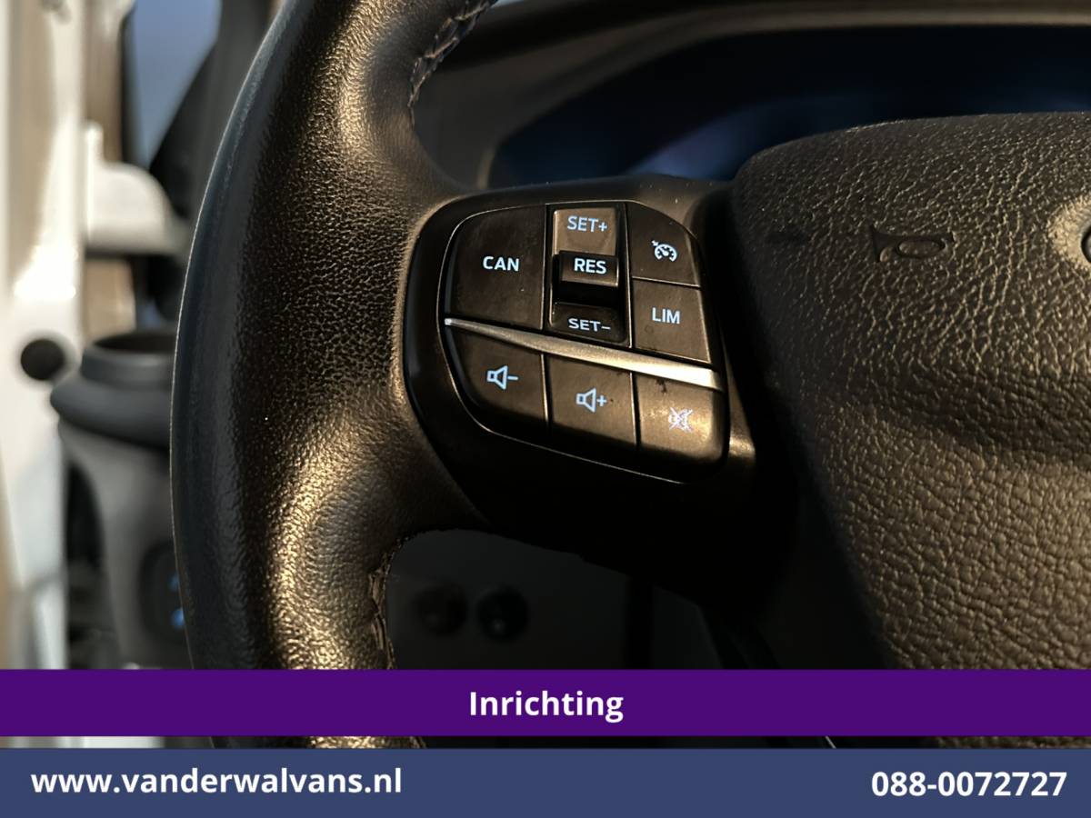 Ford Transit Custom Ford Transit Custom 2.0 TDCI 130pk L2H1 Inrichting Euro6 Airco | Camera | 2800kg Trekhaak | LED | Cruisecontrol Stoelverwarming, Verwarmde voorruit, Parkeersensoren, Achterklep