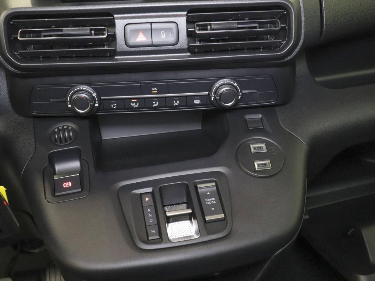 Peugeot Partner Peugeot Partner 1.5 BlueHDi 130PK L2 Automaat Airco Navi Cruise Trekhaak