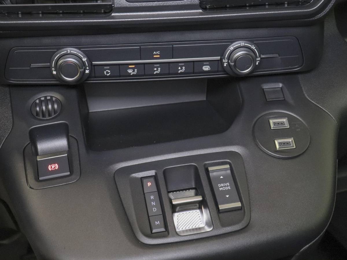 Peugeot Partner Peugeot Partner 1.5 BlueHDi 130PK L2 Automaat Airco Navi Cruise Trekhaak