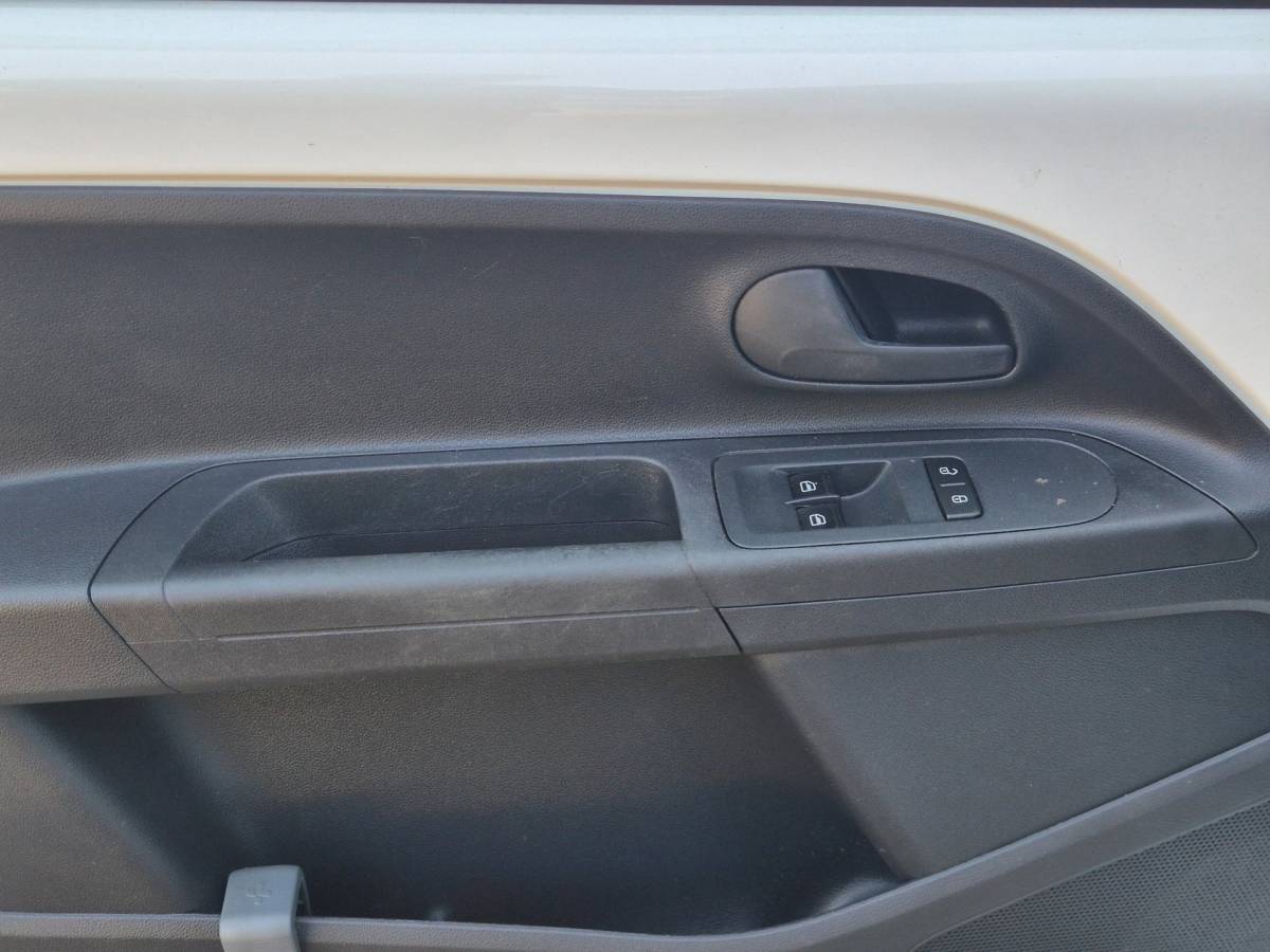 Volkswagen up! Volkswagen Up! 1.0 BMT take up! 60PK 5drs airco, elektr.ramen, radio/cd