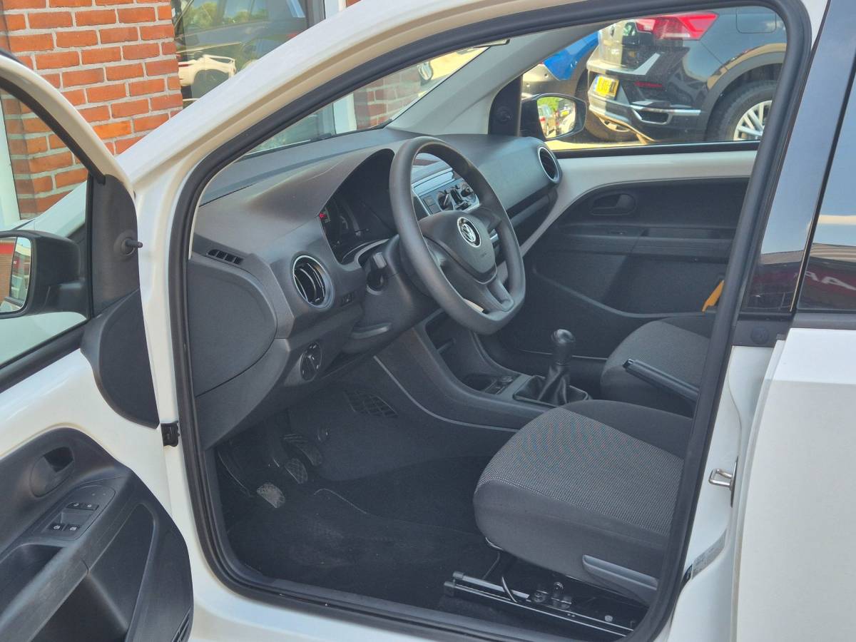 Volkswagen up! Volkswagen Up! 1.0 BMT take up! 60PK 5drs airco, elektr.ramen, radio/cd