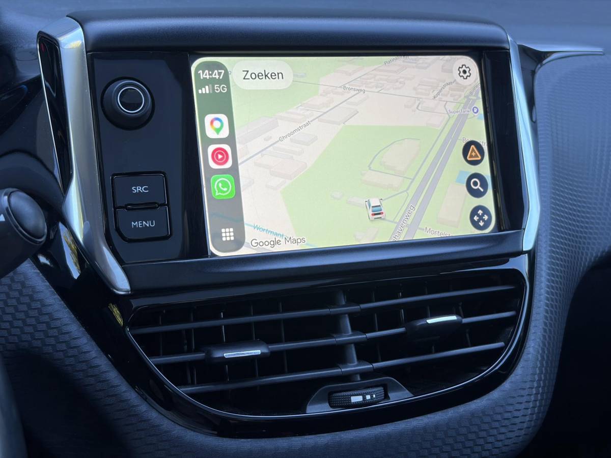 Peugeot 2008 Peugeot 2008 1.2 PureTech Allure D-riem vv in 02-2026 l Pano l Carplay l Camera l Halfleder l 110pk l Dealer Onderhouden l 2e Eigenaar l Navi l Clima l Cruise l Pdc l Lm velgen l Apk tot 02-2027