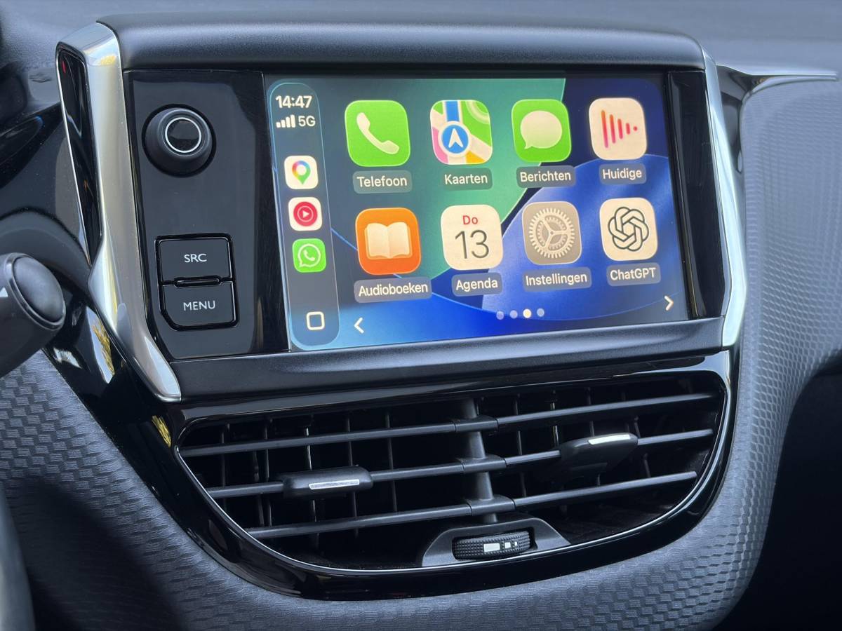 Peugeot 2008 Peugeot 2008 1.2 PureTech Allure D-riem vv in 02-2026 l Pano l Carplay l Camera l Halfleder l 110pk l Dealer Onderhouden l 2e Eigenaar l Navi l Clima l Cruise l Pdc l Lm velgen l Apk tot 02-2027