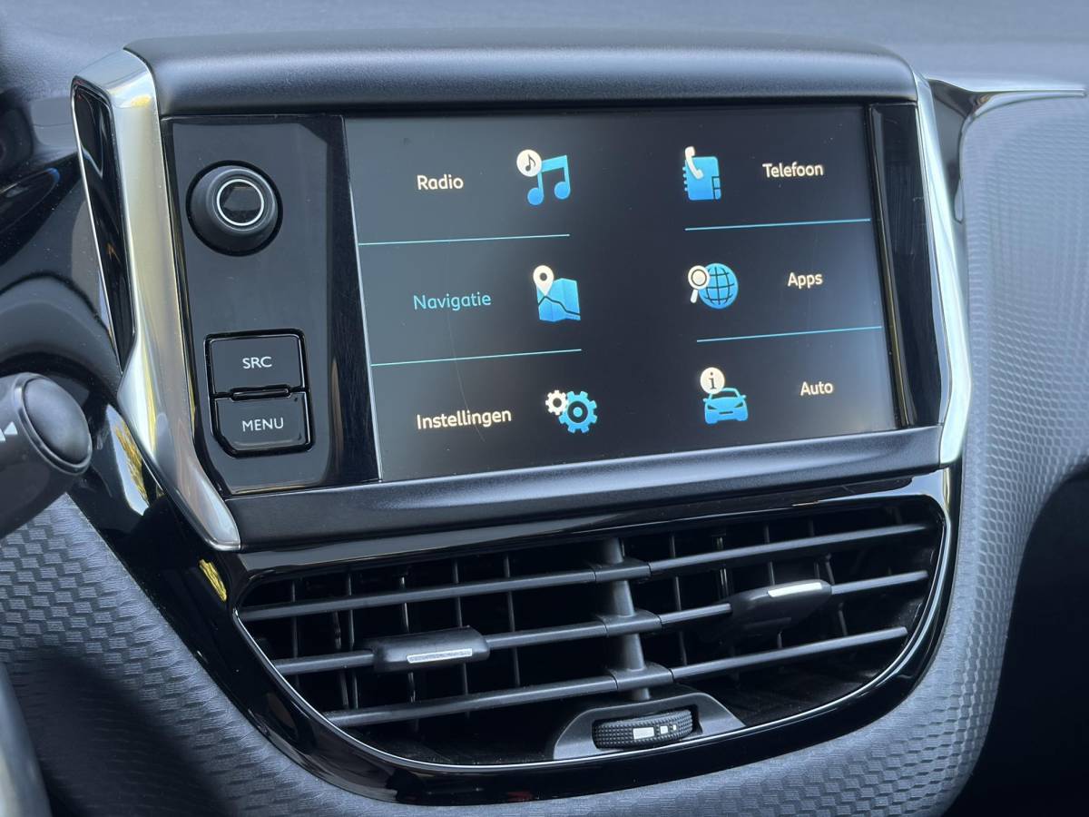 Peugeot 2008 Peugeot 2008 1.2 PureTech Allure D-riem vv in 02-2026 l Pano l Carplay l Camera l Halfleder l 110pk l Dealer Onderhouden l 2e Eigenaar l Navi l Clima l Cruise l Pdc l Lm velgen l Apk tot 02-2027