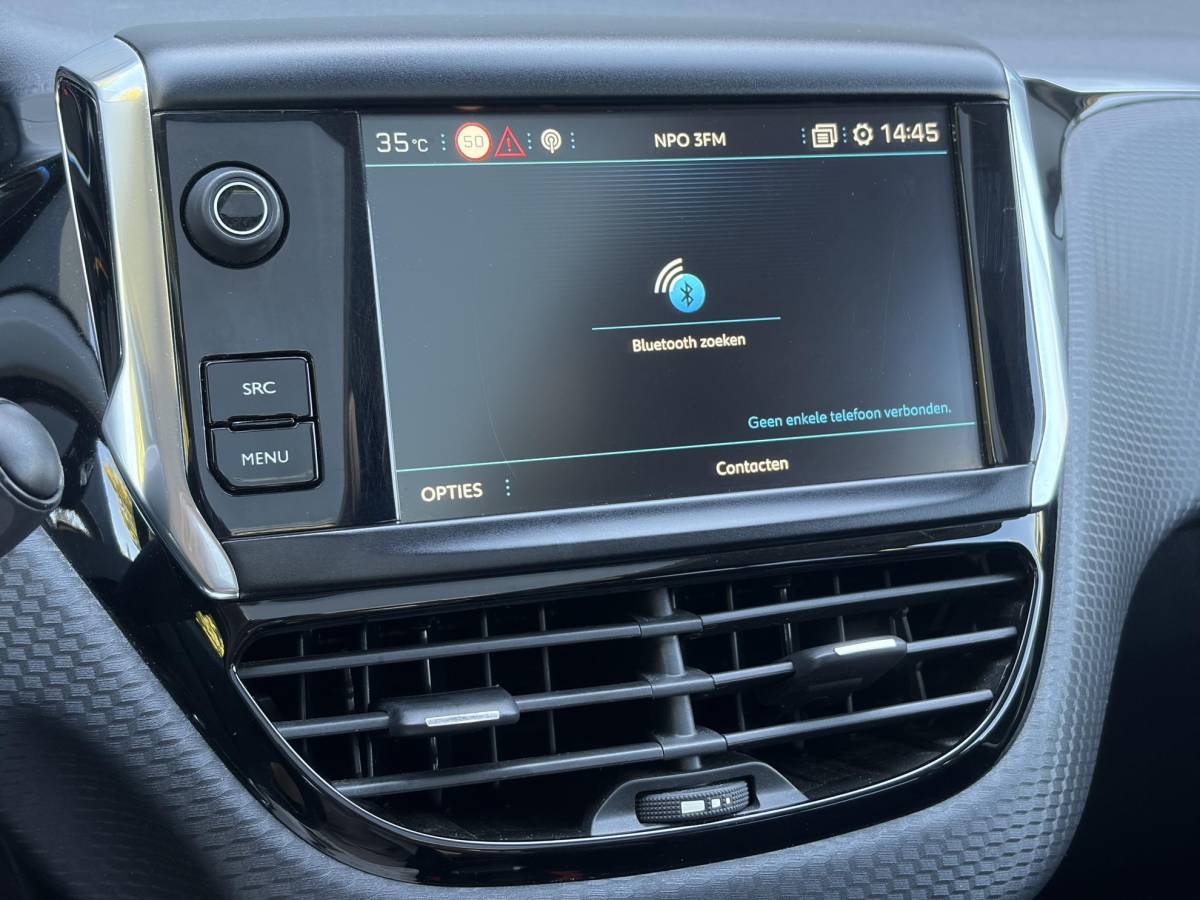 Peugeot 2008 Peugeot 2008 1.2 PureTech Allure D-riem vv in 02-2026 l Pano l Carplay l Camera l Halfleder l 110pk l Dealer Onderhouden l 2e Eigenaar l Navi l Clima l Cruise l Pdc l Lm velgen l Apk tot 02-2027