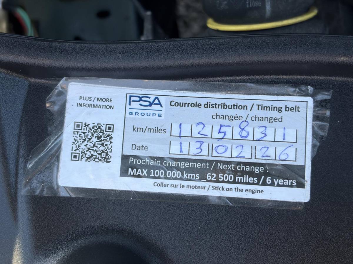 Peugeot 2008 Peugeot 2008 1.2 PureTech Allure D-riem vv in 02-2026 l Pano l Carplay l Camera l Halfleder l 110pk l Dealer Onderhouden l 2e Eigenaar l Navi l Clima l Cruise l Pdc l Lm velgen l Apk tot 02-2027