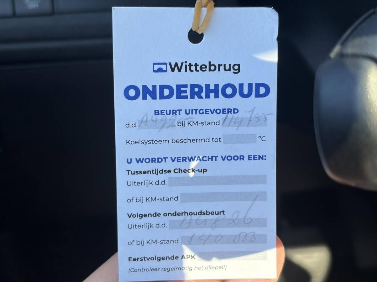 Peugeot 2008 Peugeot 2008 1.2 PureTech Allure D-riem vv in 02-2026 l Pano l Carplay l Camera l Halfleder l 110pk l Dealer Onderhouden l 2e Eigenaar l Navi l Clima l Cruise l Pdc l Lm velgen l Apk tot 02-2027