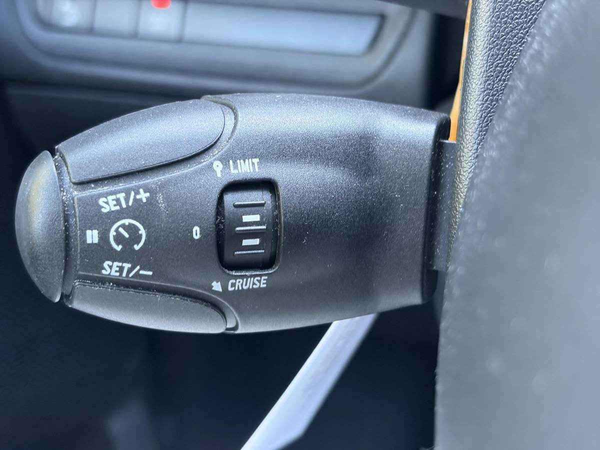 Peugeot 2008 Peugeot 2008 1.2 PureTech Allure D-riem vv in 02-2026 l Pano l Carplay l Camera l Halfleder l 110pk l Dealer Onderhouden l 2e Eigenaar l Navi l Clima l Cruise l Pdc l Lm velgen l Apk tot 02-2027