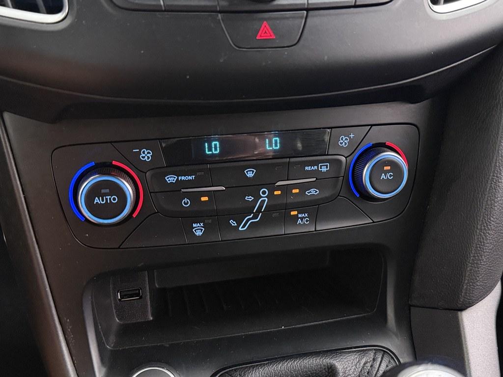 Ford Focus Ford Focus Wagon 1.5 ST-Line 150pk Trekhaak/Nav/Vooruitverw/Ecc/ Carplay