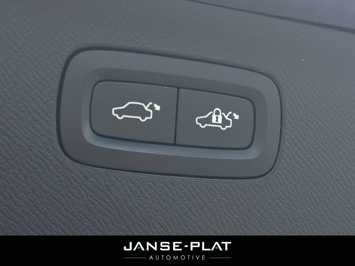 Volvo XC90 Volvo XC90 2.0 T8 Recharge AWD Ultimate Dark | Pano | SoH 100% |