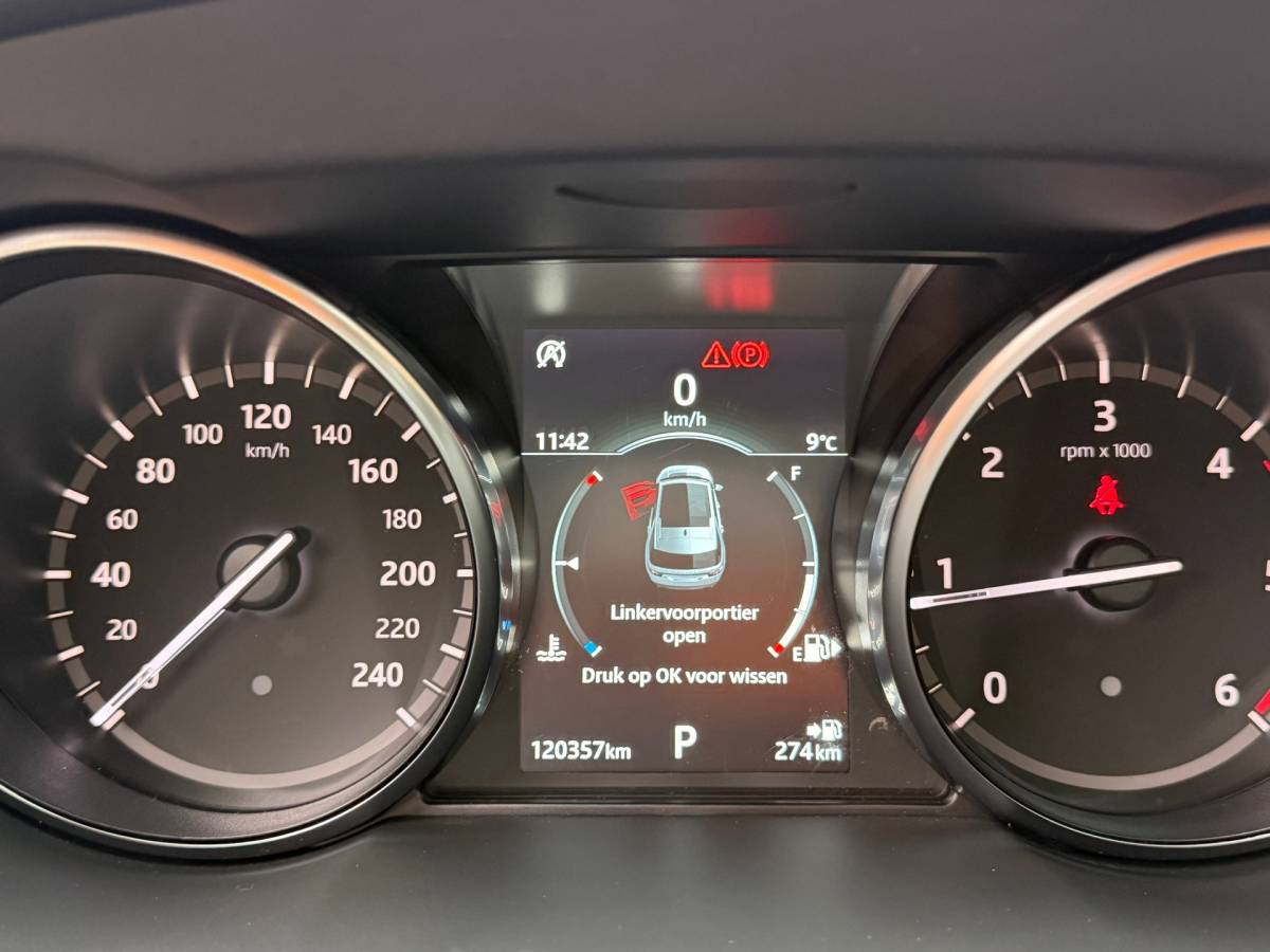 Land Rover Discovery Sport Land Rover Discovery Sport Grijs Kenteken / Automaat 2.0 TD4 Urban Series SE Dynamic|Pano