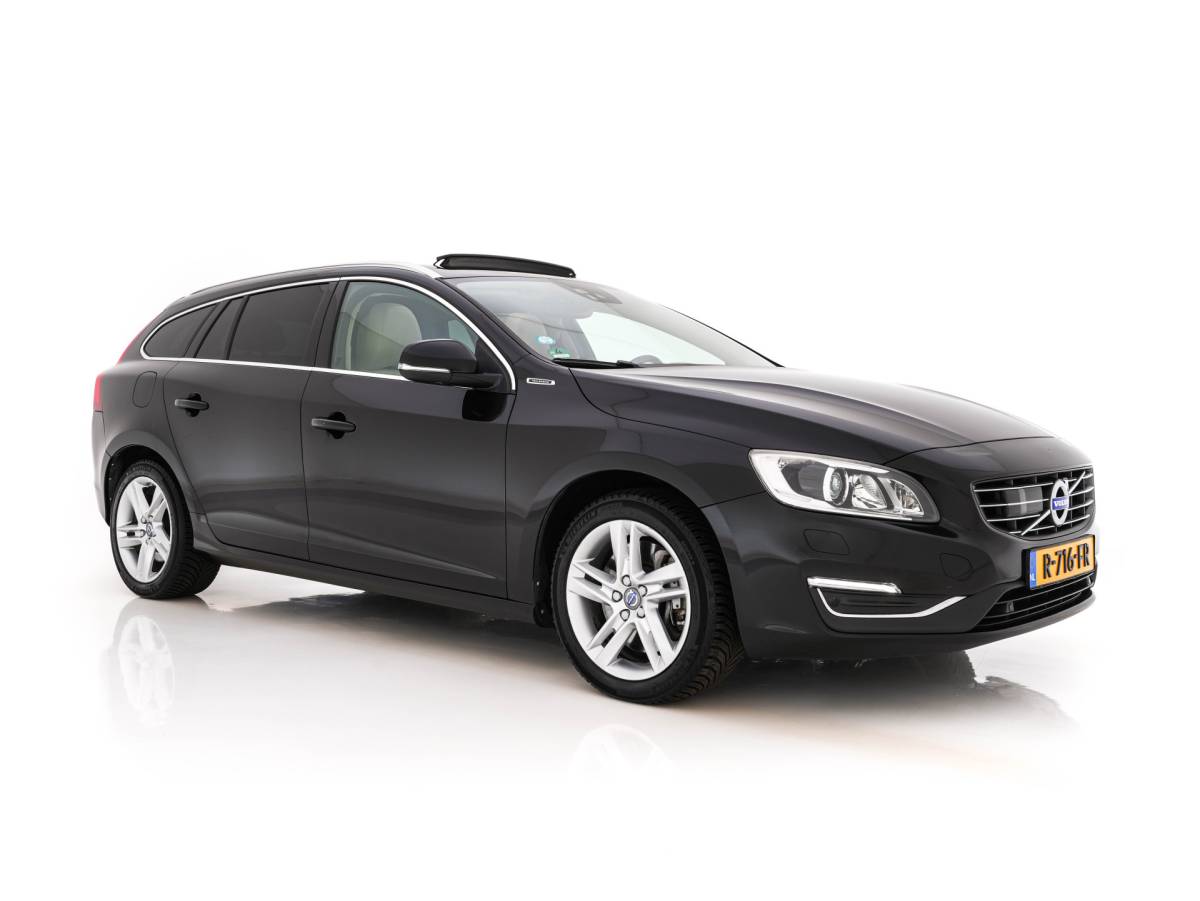 Volvo V60 Volvo V60 2.4 D6 Twin Engine Summum AWD Aut. *PANO | LEATHER | XENON | ADAPTIVE-CRUISE | HARMAN/KARDON-AUDIO  | BLIS | MEMORY-PACK | HEATED-COMFORTSEATS | CAMERA | PRIVACY-GLASS | NAVI-FULLMAP | ECC | ENTERTAINMENT-PACK |  PDC | 17