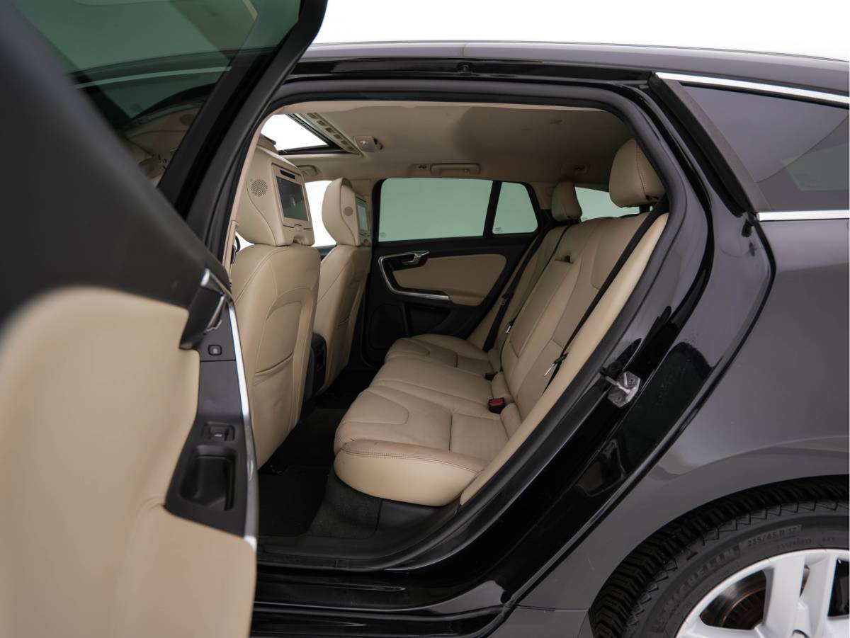 Volvo V60 Volvo V60 2.4 D6 Twin Engine Summum AWD Aut. *PANO | LEATHER | XENON | ADAPTIVE-CRUISE | HARMAN/KARDON-AUDIO  | BLIS | MEMORY-PACK | HEATED-COMFORTSEATS | CAMERA | PRIVACY-GLASS | NAVI-FULLMAP | ECC | ENTERTAINMENT-PACK |  PDC | 17