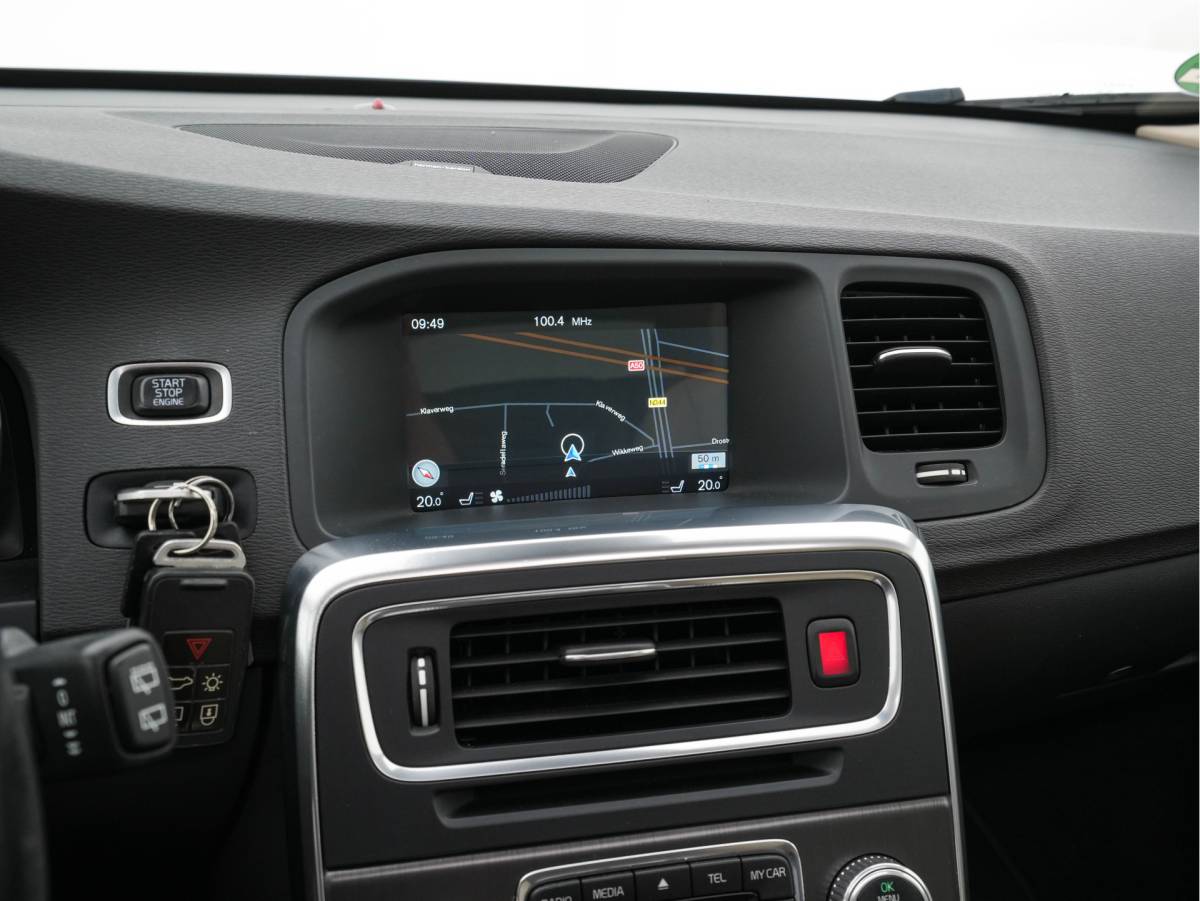 Volvo V60 Volvo V60 2.4 D6 Twin Engine Summum AWD Aut. *PANO | LEATHER | XENON | ADAPTIVE-CRUISE | HARMAN/KARDON-AUDIO  | BLIS | MEMORY-PACK | HEATED-COMFORTSEATS | CAMERA | PRIVACY-GLASS | NAVI-FULLMAP | ECC | ENTERTAINMENT-PACK |  PDC | 17