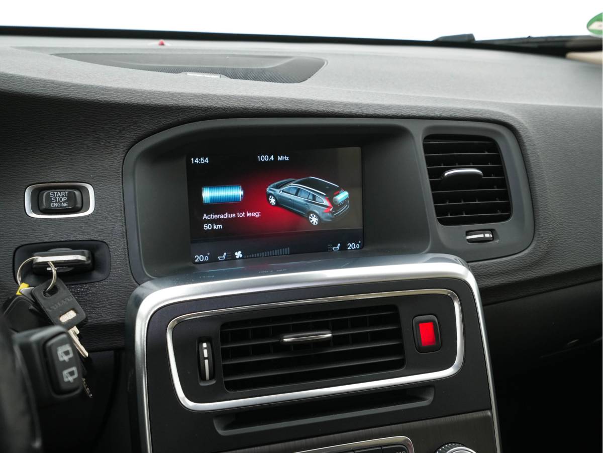 Volvo V60 Volvo V60 2.4 D6 Twin Engine Summum AWD Aut. *PANO | LEATHER | XENON | ADAPTIVE-CRUISE | HARMAN/KARDON-AUDIO  | BLIS | MEMORY-PACK | HEATED-COMFORTSEATS | CAMERA | PRIVACY-GLASS | NAVI-FULLMAP | ECC | ENTERTAINMENT-PACK |  PDC | 17
