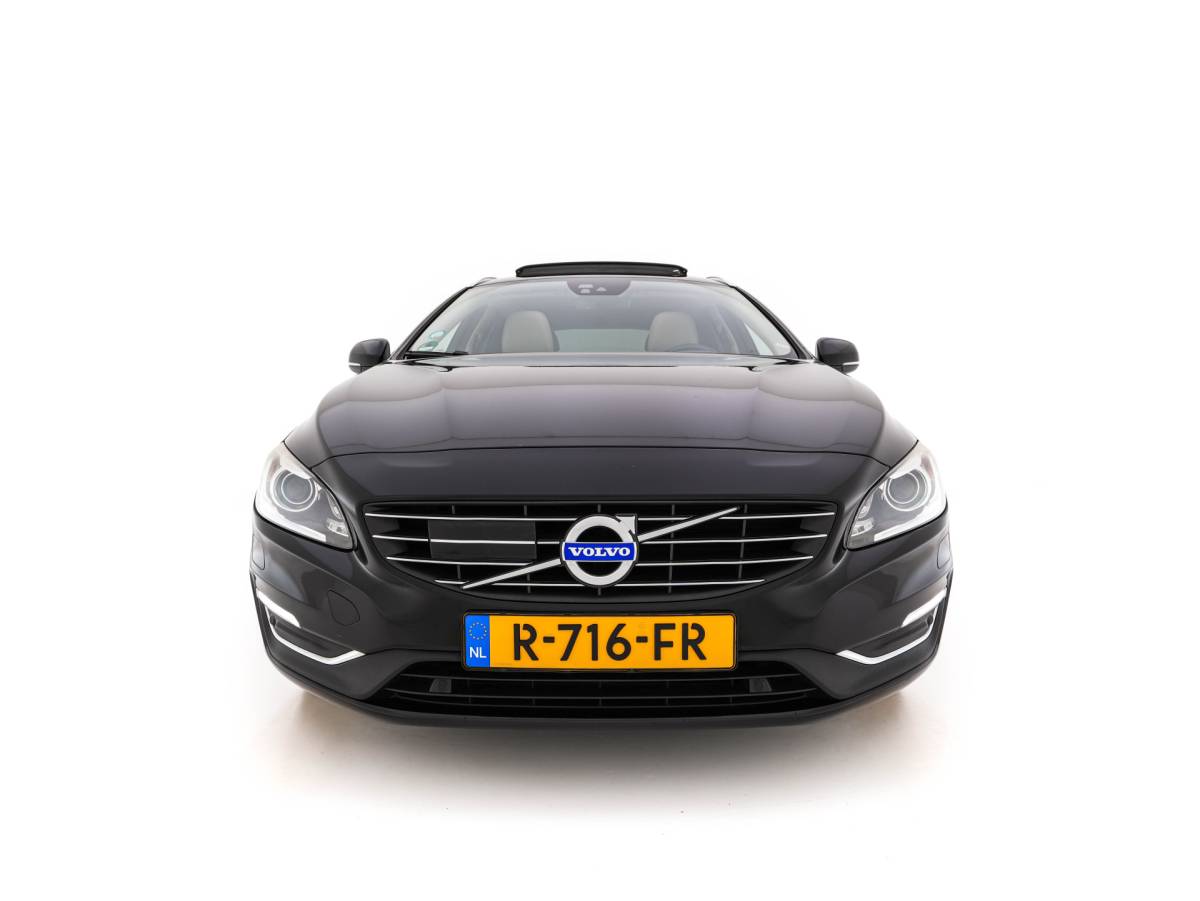 Volvo V60 Volvo V60 2.4 D6 Twin Engine Summum AWD Aut. *PANO | LEATHER | XENON | ADAPTIVE-CRUISE | HARMAN/KARDON-AUDIO  | BLIS | MEMORY-PACK | HEATED-COMFORTSEATS | CAMERA | PRIVACY-GLASS | NAVI-FULLMAP | ECC | ENTERTAINMENT-PACK |  PDC | 17