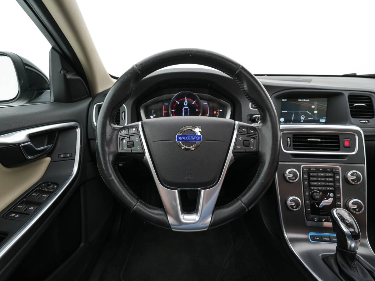 Volvo V60 Volvo V60 2.4 D6 Twin Engine Summum AWD Aut. *PANO | LEATHER | XENON | ADAPTIVE-CRUISE | HARMAN/KARDON-AUDIO  | BLIS | MEMORY-PACK | HEATED-COMFORTSEATS | CAMERA | PRIVACY-GLASS | NAVI-FULLMAP | ECC | ENTERTAINMENT-PACK |  PDC | 17