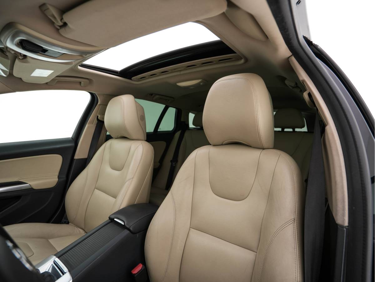Volvo V60 Volvo V60 2.4 D6 Twin Engine Summum AWD Aut. *PANO | LEATHER | XENON | ADAPTIVE-CRUISE | HARMAN/KARDON-AUDIO  | BLIS | MEMORY-PACK | HEATED-COMFORTSEATS | CAMERA | PRIVACY-GLASS | NAVI-FULLMAP | ECC | ENTERTAINMENT-PACK |  PDC | 17
