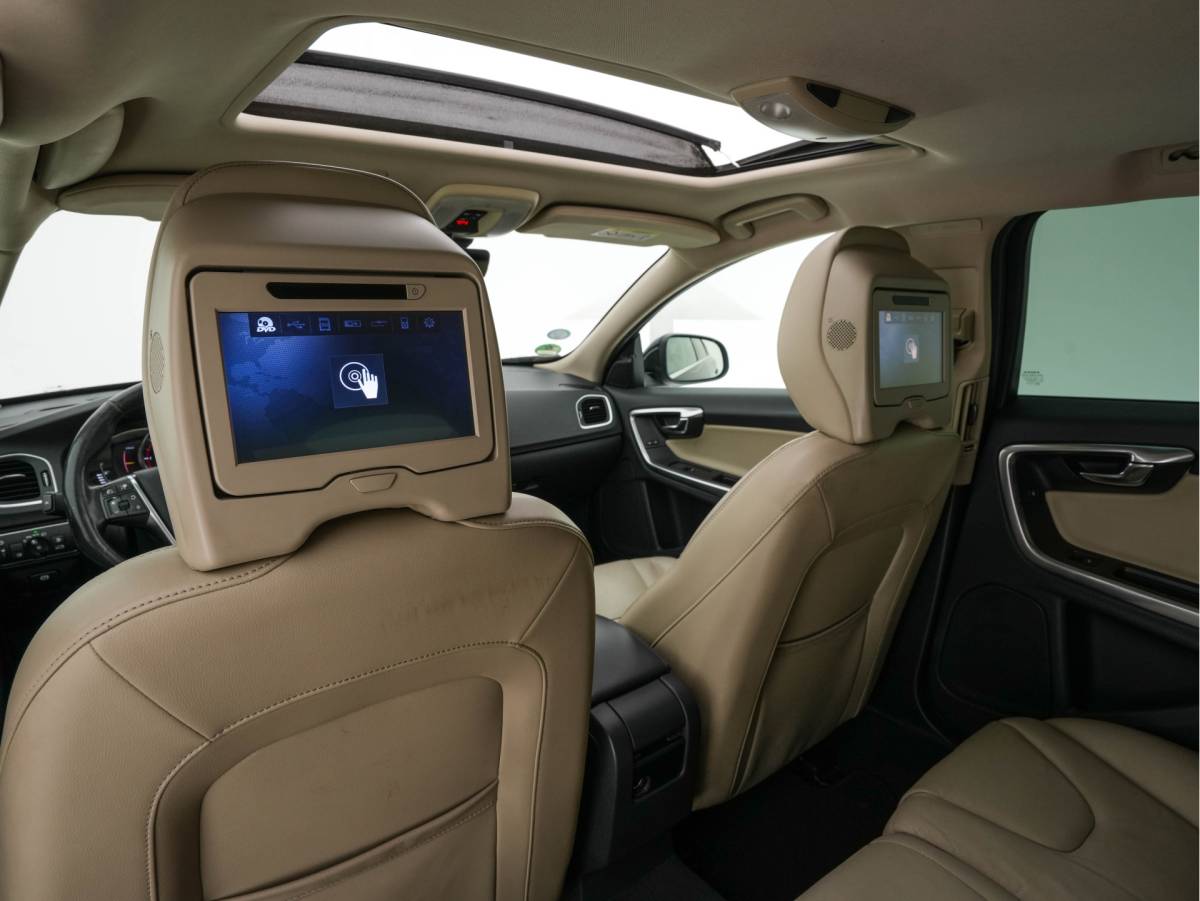 Volvo V60 Volvo V60 2.4 D6 Twin Engine Summum AWD Aut. *PANO | LEATHER | XENON | ADAPTIVE-CRUISE | HARMAN/KARDON-AUDIO  | BLIS | MEMORY-PACK | HEATED-COMFORTSEATS | CAMERA | PRIVACY-GLASS | NAVI-FULLMAP | ECC | ENTERTAINMENT-PACK |  PDC | 17
